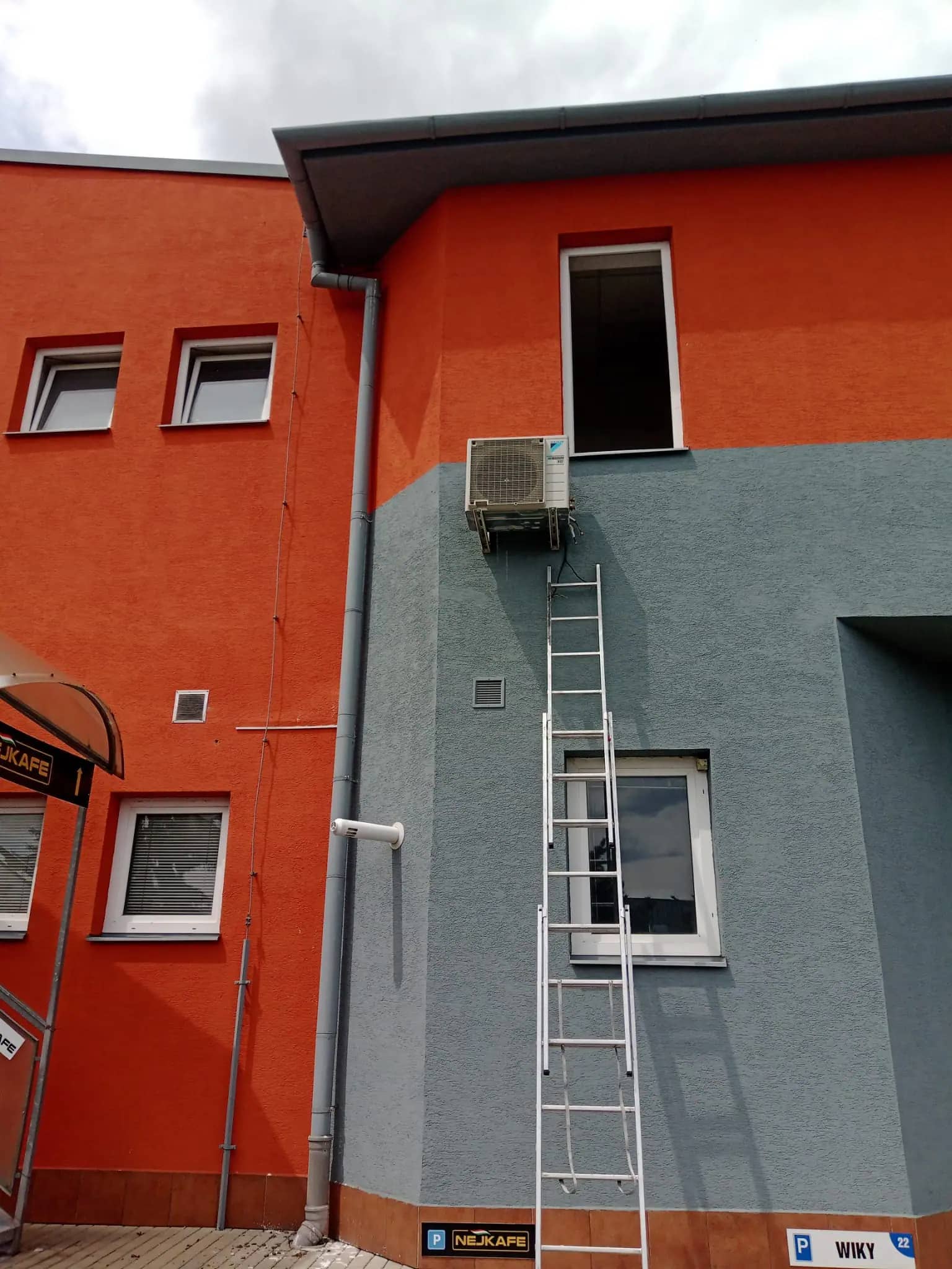 Designová instalace klimatizace v moderním interiéru, Praha